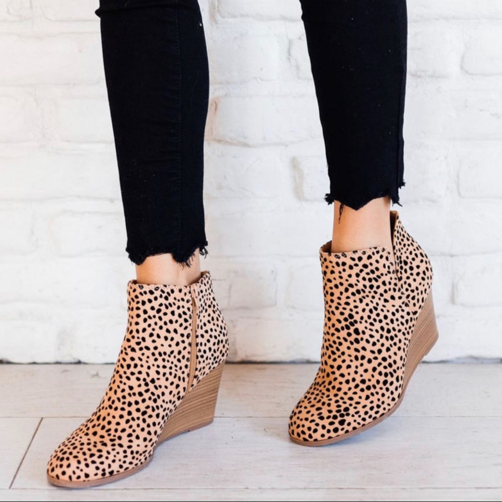✨RESTOCKED ✨Cheetah Print Wedge Booties - Picture 7 of 7